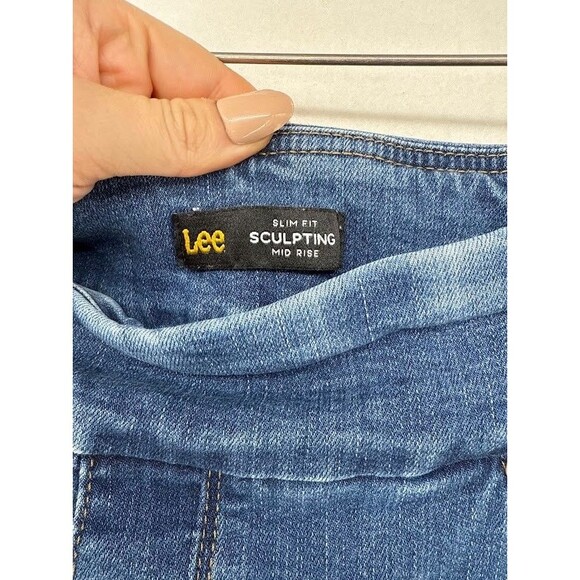 Women's Lee Slim Fit Sculpting Mid Rise Pull on Capri Jeans SIze 14 Petite - Picture 8 of 8